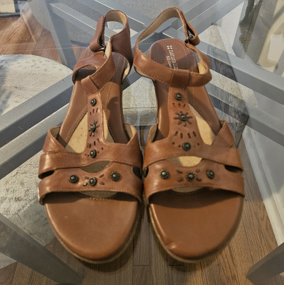 Leather Sandals with Floral Accents